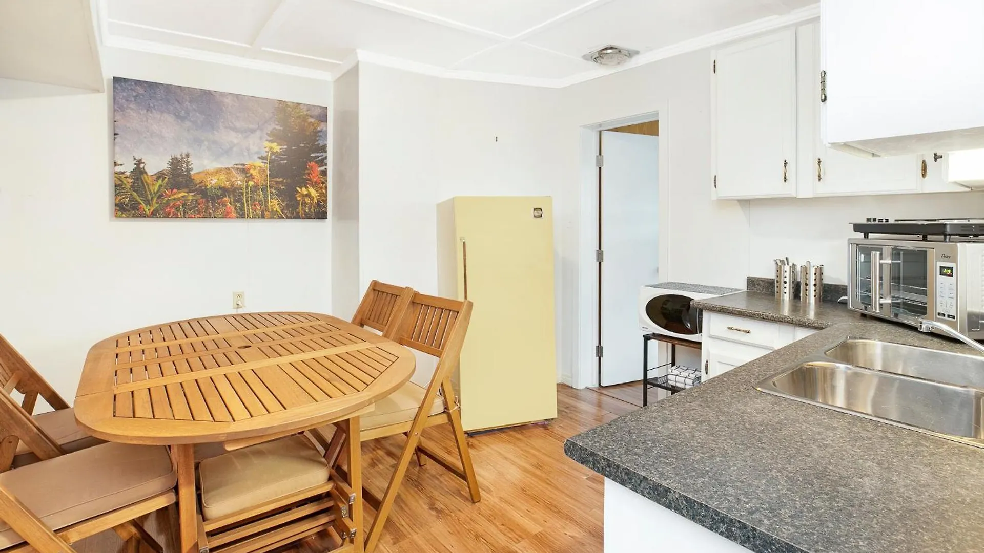 Elkhorn Lodge Vacation Rentals Banff Canada