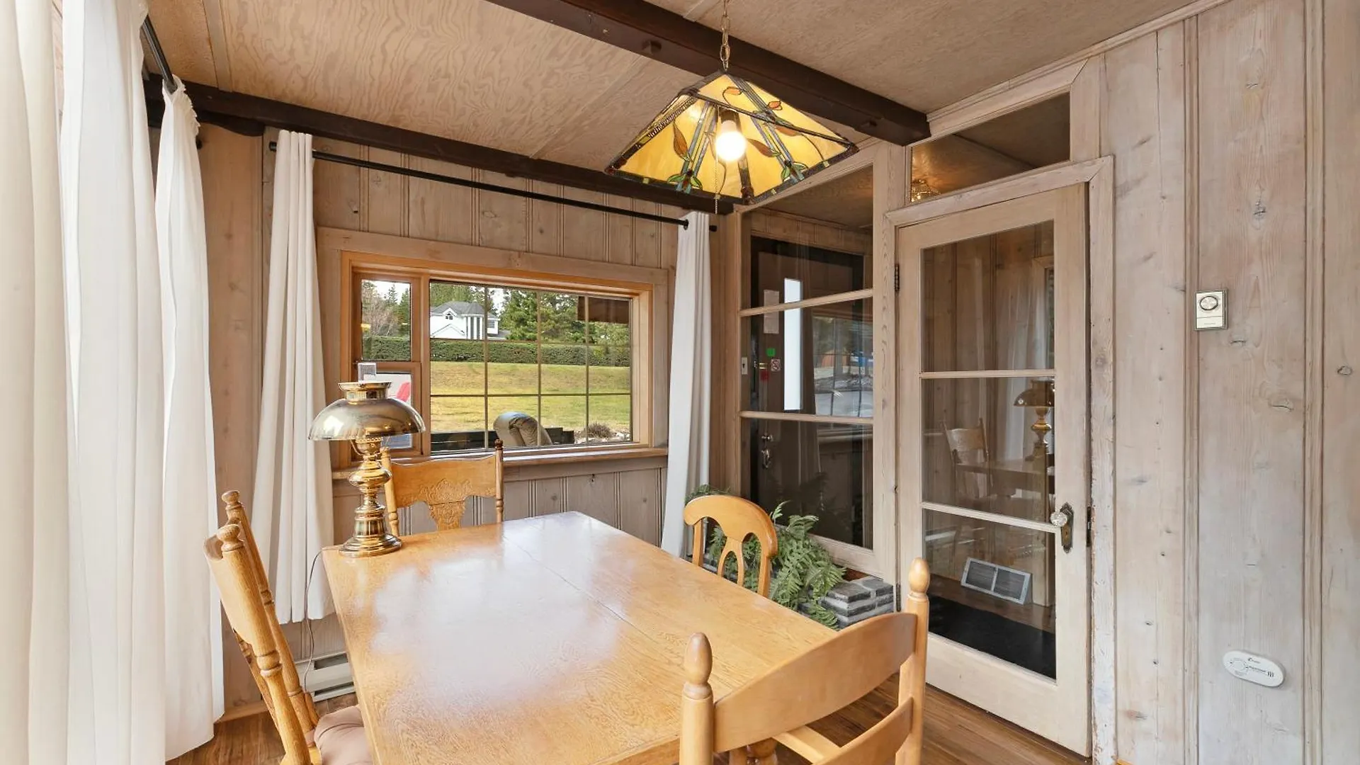 Elkhorn Lodge Vacation Rentals Banff Canada