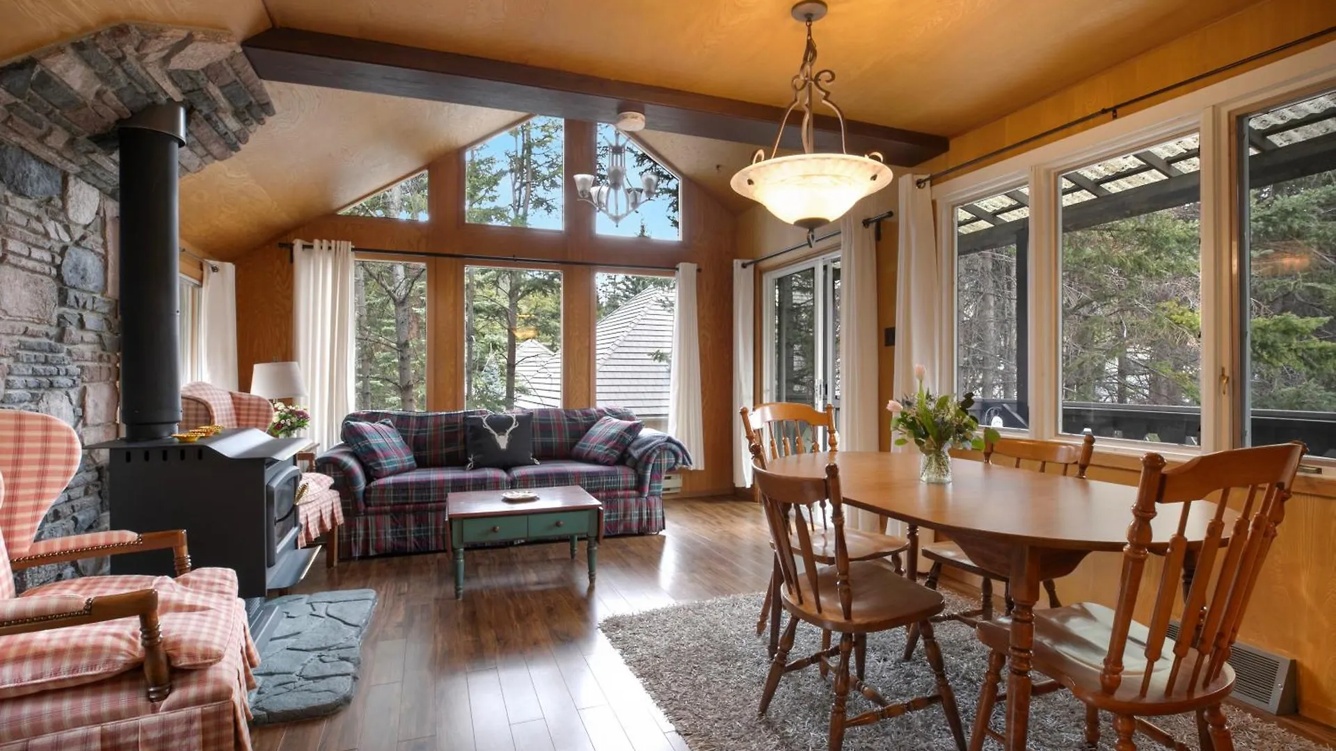 Elkhorn Lodge Vacation Rentals Banff