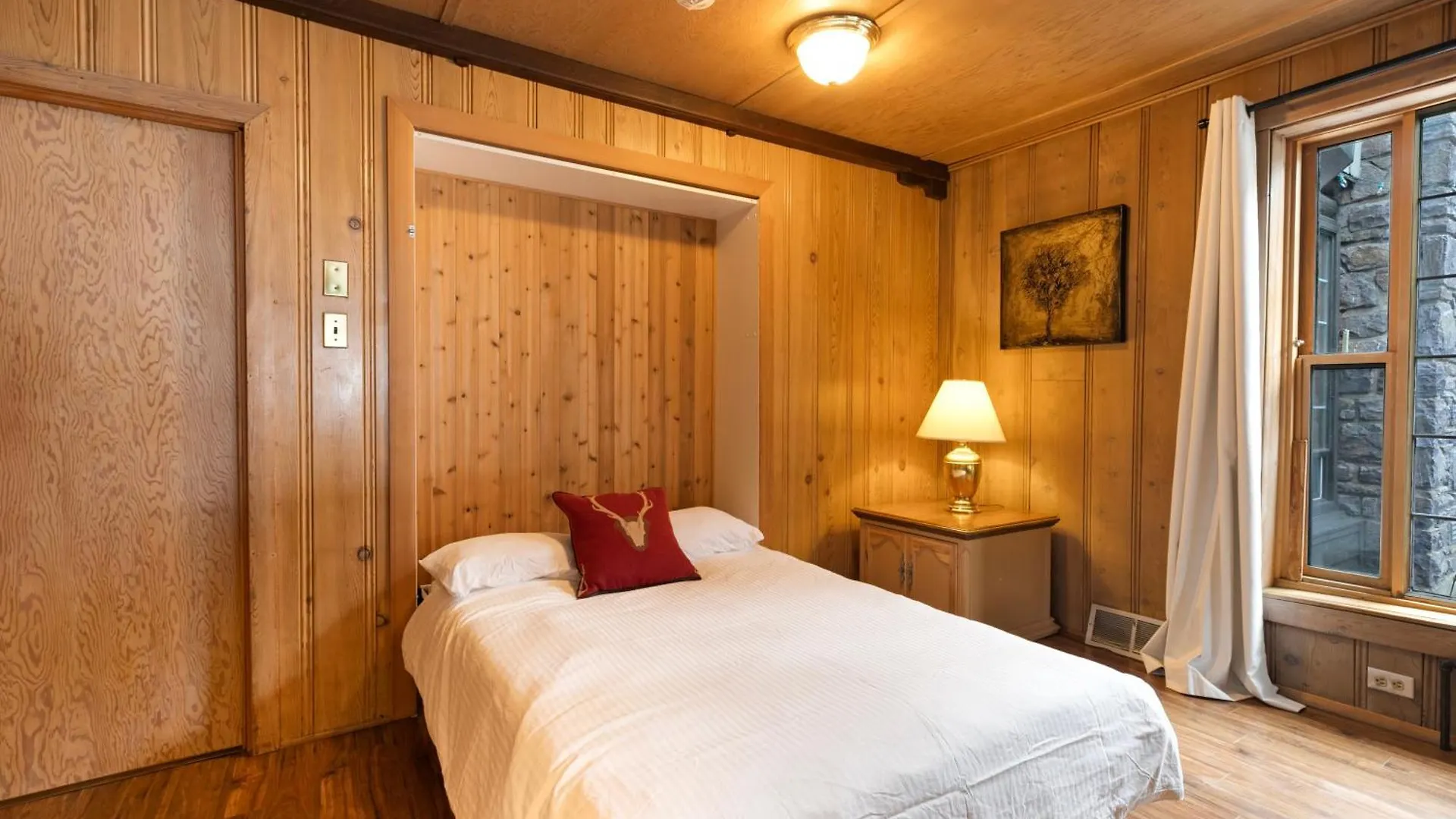 Elkhorn Lodge Vacation Rentals Banff Canada