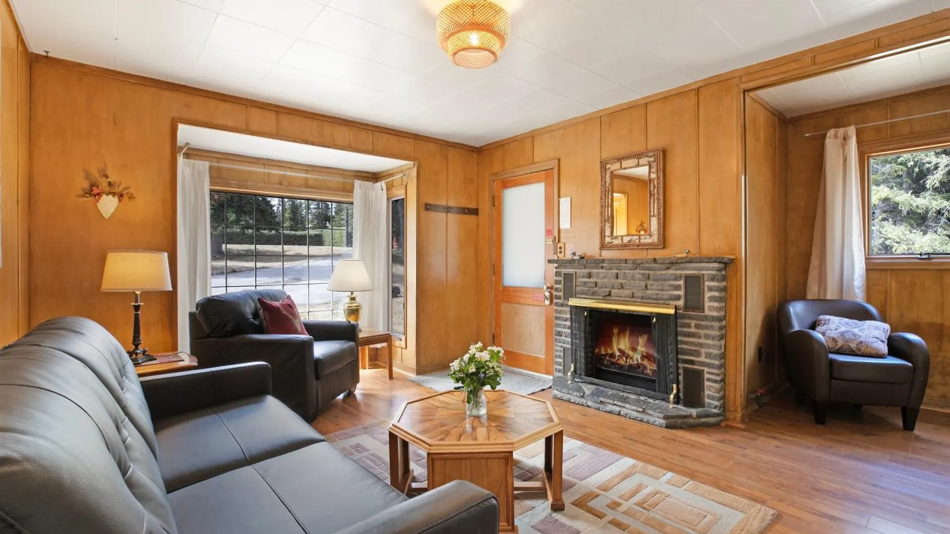 Elkhorn Lodge Vacation Rentals Banff